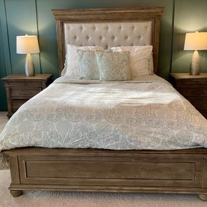 Pottery Barn King duvet with 2 regular shams and 1 euro sham